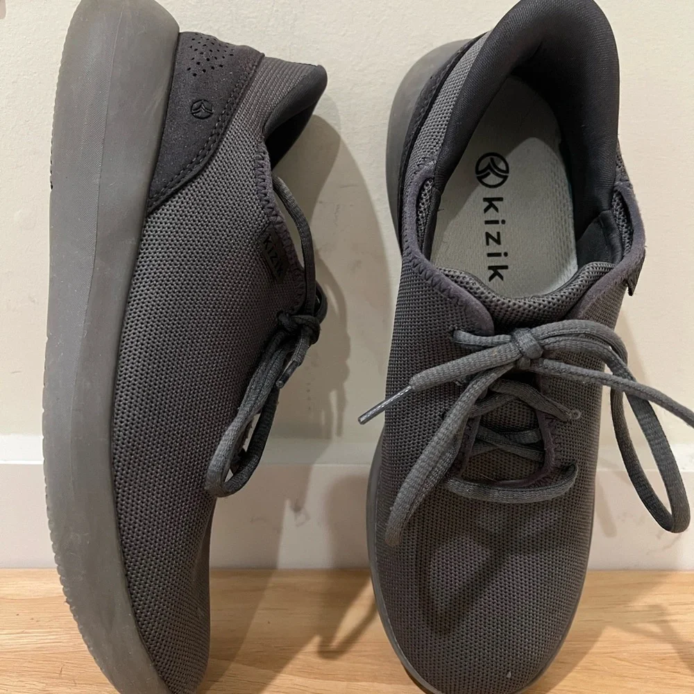 Kizik gray sneakers Size‎ 7M / 8.5 W